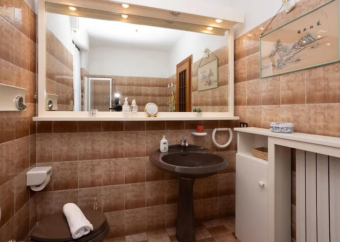 Mandello Sotto Grigna מנדלו דל לאריו