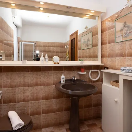 Mandello Sotto Grigna مانديلو ديل لاريو